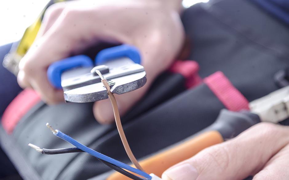 cherche électricien pas cher Saint-Chéron